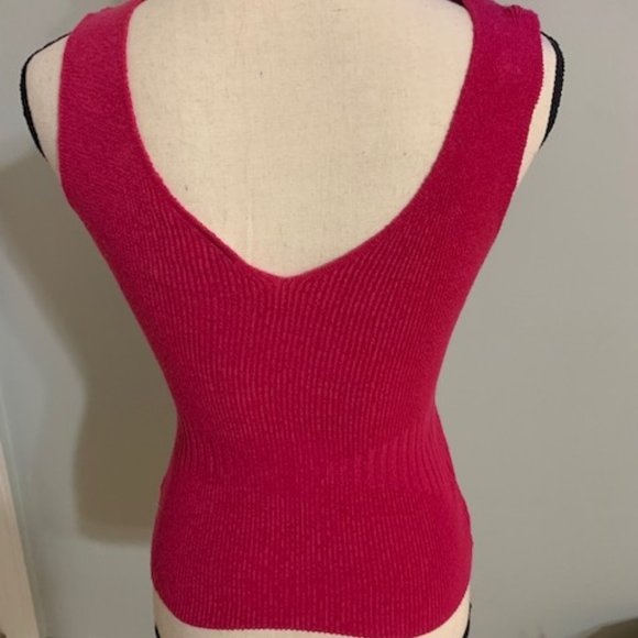 Flowered Knit tops - 2 for one! FUN and Classy - Picture 6 of 11